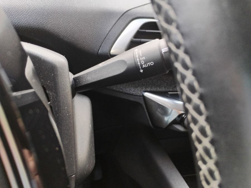 Photo 28 de l'offre de PEUGEOT 3008 II 1.2 PureTech 130 BVM6 ALLURE Camera ADML 1ère Main à 11950€ chez Mérignac auto