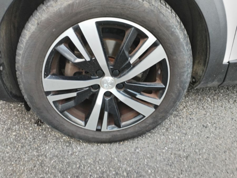 Photo 18 de l'offre de PEUGEOT 3008 II 1.2 PureTech 130 BVM6 ALLURE Camera ADML 1ère Main à 11950€ chez Mérignac auto
