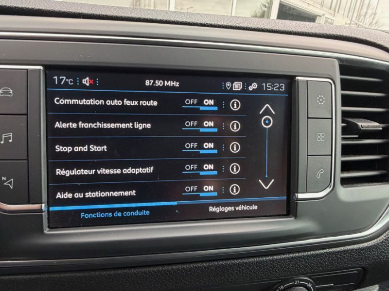 Photo 21 de l'offre de PEUGEOT EXPERT FOURGON 2.0 BlueHDi 145 EAT8 ASPHALT GPS Attel. 1ère Main 22250.H.T à 22250€ chez Mérignac auto