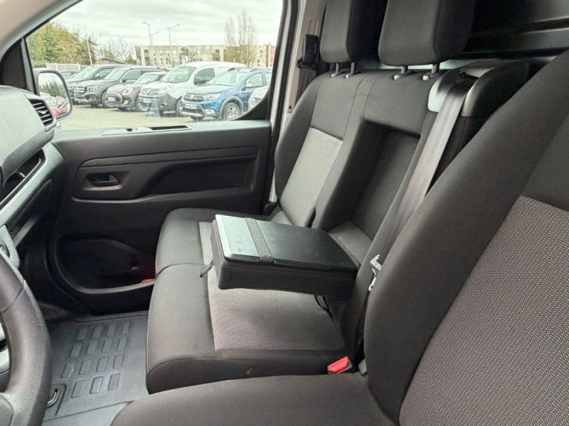 Photo 20 de l'offre de PEUGEOT EXPERT FOURGON 2.0 BlueHDi 145 EAT8 ASPHALT GPS Attel. 1ère Main 22250.H.T à 22250€ chez Mérignac auto