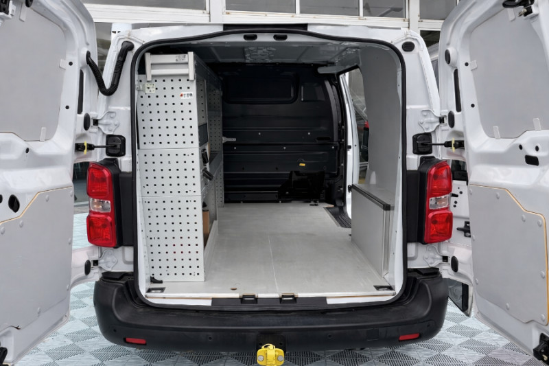 Photo 4 de l'offre de PEUGEOT EXPERT FOURGON 2.0 BlueHDi 145 EAT8 ASPHALT GPS Attel. 1ère Main 22250.H.T à 22250€ chez Mérignac auto