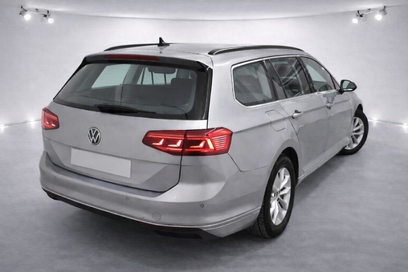 Photo 2 de l'offre de VOLKSWAGEN PASSAT SW VIII 2.0 TDI 122 DSG7 STYLE BUSINESS GPS Radars ACC Hayon EL. 1ère Main à 22450€ chez Mérignac auto