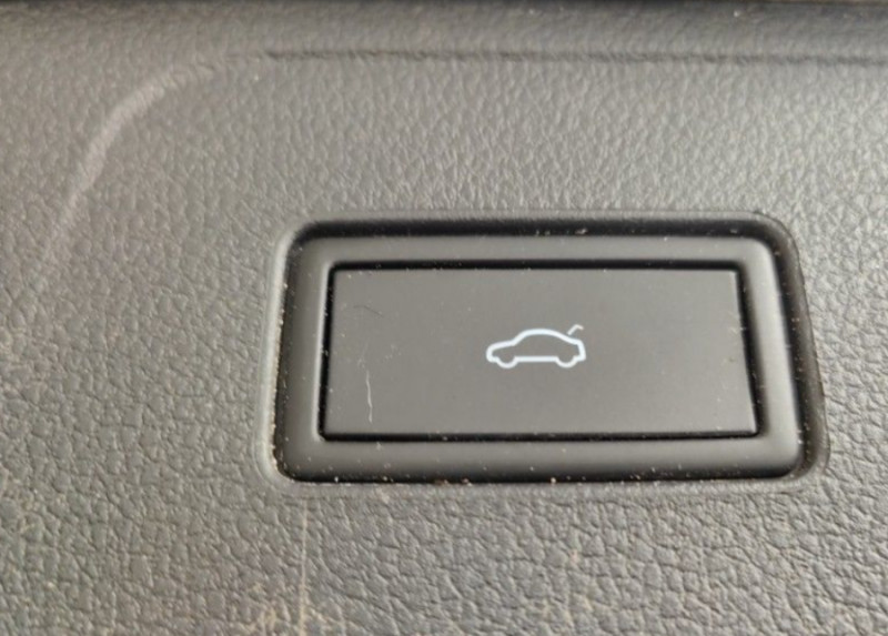 Photo 8 de l'offre de VOLKSWAGEN PASSAT SW VIII 2.0 TDI 122 DSG7 STYLE BUSINESS GPS Radars ACC Hayon EL. 1ère Main à 22450€ chez Mérignac auto