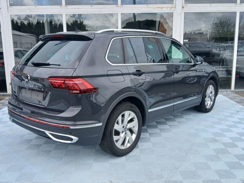 Photo 3 de l'offre de VOLKSWAGEN TIGUAN II (2) 2.0 TDI 150 DSG 2WD ELEGANCE TOE GPS Camera ACC Hayon EL. JA18 1ère Main à 33950€ chez Mérignac auto