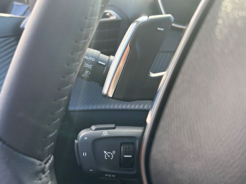 Photo 21 de l'offre de PEUGEOT 2008 II (2) 1.2 HYBRID 145 e-DCS6 ALLURE Camera à 26450€ chez Mérignac auto