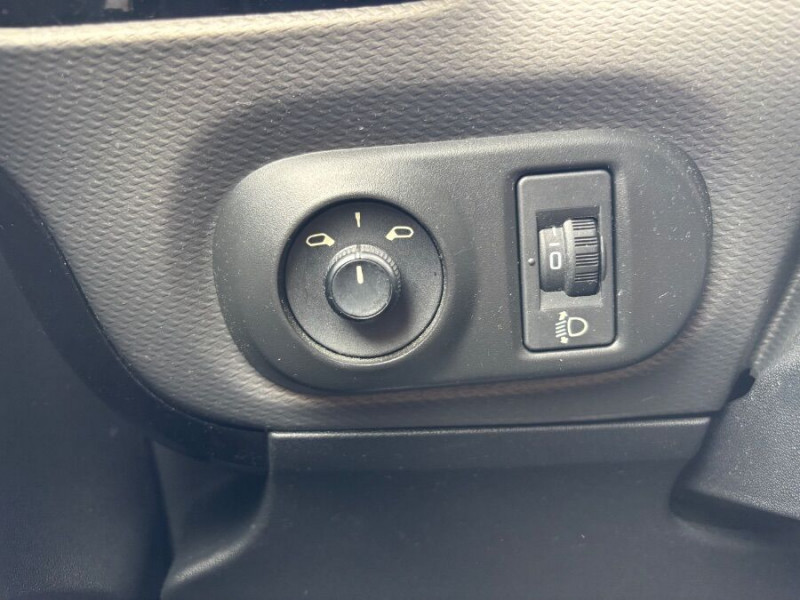 Photo 18 de l'offre de CITROEN C4 CACTUS 1.2 PureTech 82 SHINE GPS JA16 Suivie à 6950€ chez Mérignac auto