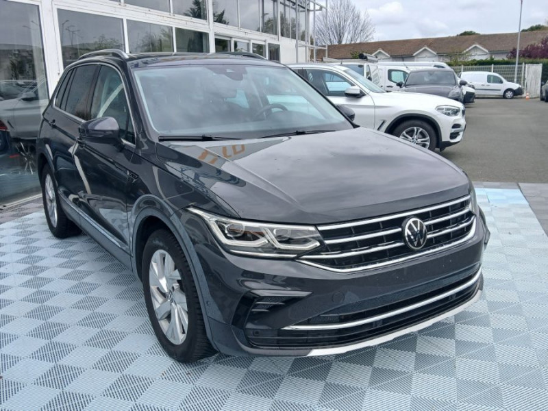 Photo 2 de l'offre de VOLKSWAGEN TIGUAN II (2) 2.0 TDI 150 DSG 2WD ELEGANCE TOE GPS Camera ACC Hayon EL. JA18 1ère Main à 33950€ chez Mérignac auto