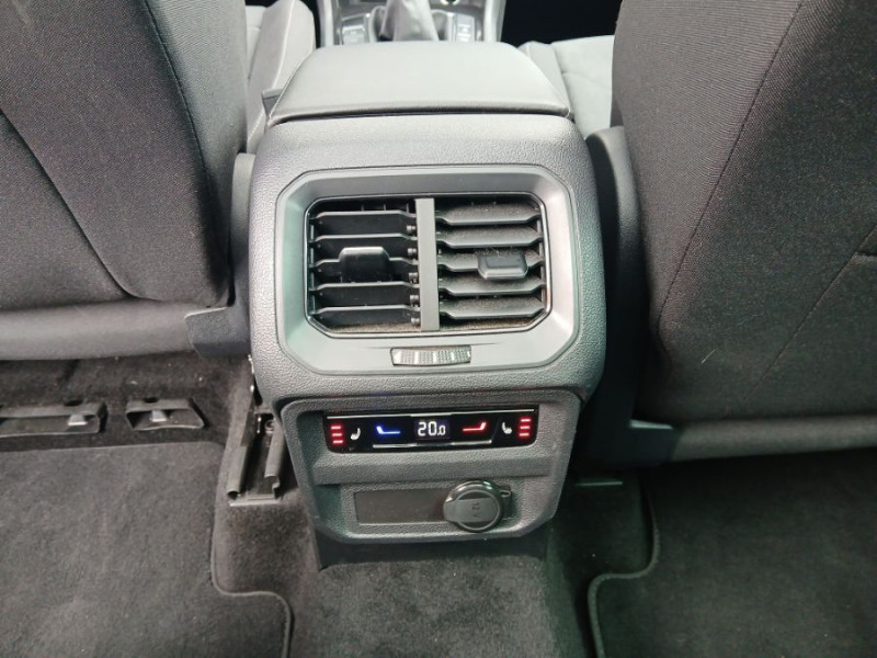 Photo 32 de l'offre de VOLKSWAGEN TIGUAN II (2) 2.0 TDI 150 DSG 2WD ELEGANCE TOE GPS Camera ACC Hayon EL. JA18 1ère Main à 33950€ chez Mérignac auto