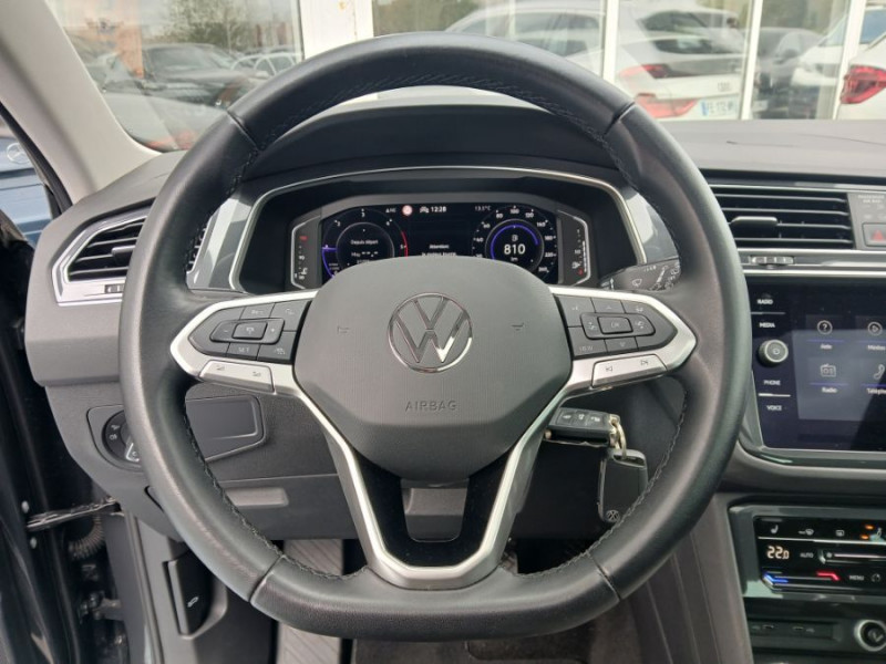 Photo 16 de l'offre de VOLKSWAGEN TIGUAN II (2) 2.0 TDI 150 DSG 2WD ELEGANCE TOE GPS Camera ACC Hayon EL. JA18 1ère Main à 33950€ chez Mérignac auto