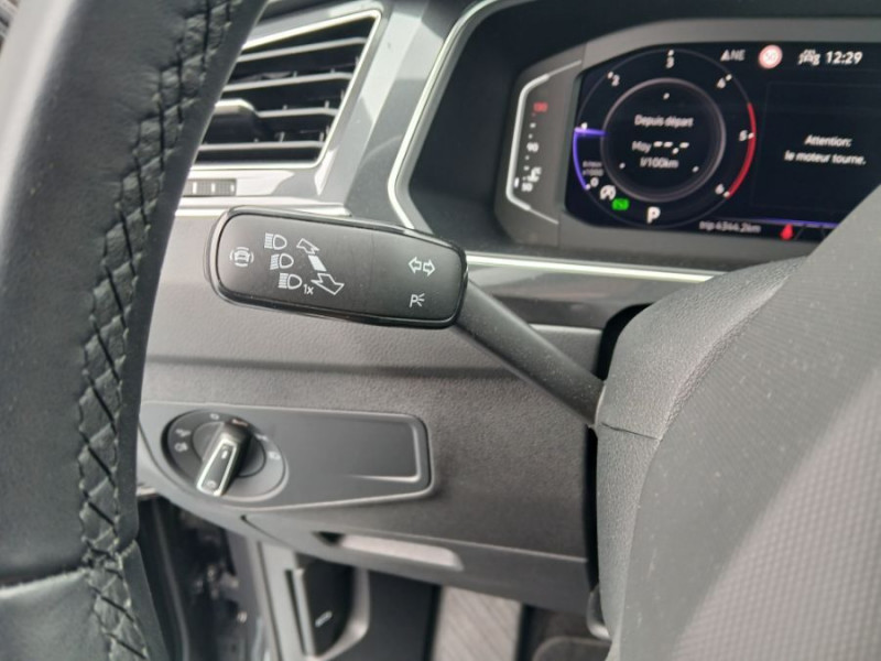 Photo 21 de l'offre de VOLKSWAGEN TIGUAN II (2) 2.0 TDI 150 DSG 2WD ELEGANCE TOE GPS Camera ACC Hayon EL. JA18 1ère Main à 33950€ chez Mérignac auto