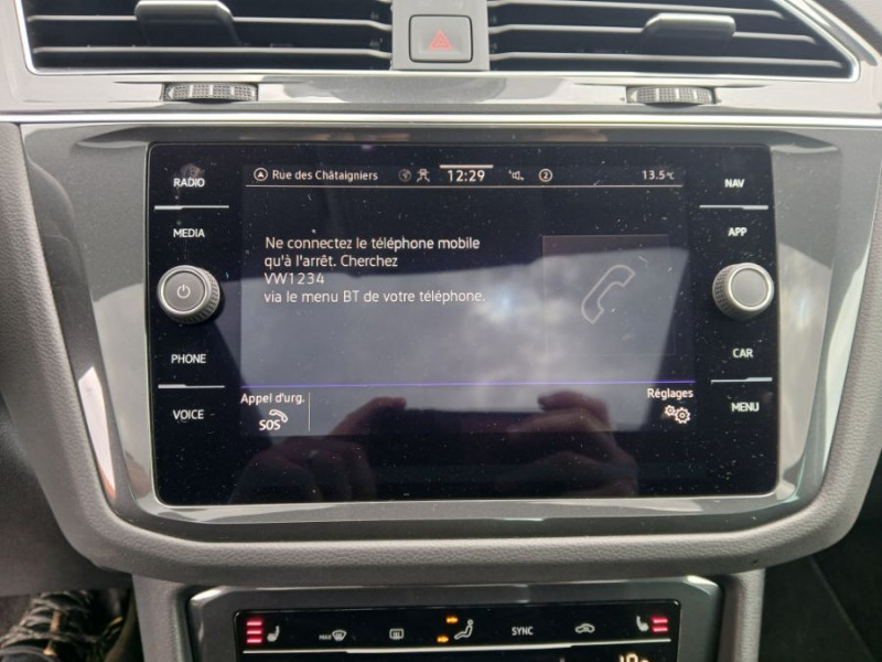 Photo 25 de l'offre de VOLKSWAGEN TIGUAN II (2) 2.0 TDI 150 DSG 2WD ELEGANCE TOE GPS Camera ACC Hayon EL. JA18 1ère Main à 33950€ chez Mérignac auto
