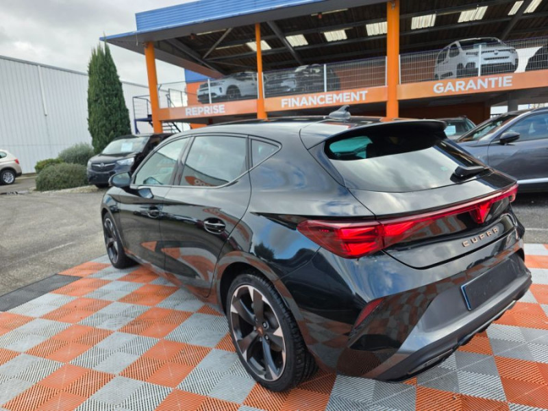 Photo 3 de l'offre de CUPRA LEON NEW IV 1.5 eTSI 150 DSG V GPS Camera JA18 SC Key Less à 30450€ chez Mérignac auto