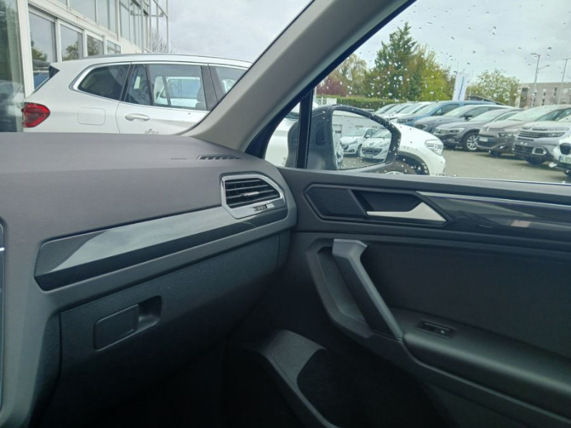 Photo 28 de l'offre de VOLKSWAGEN TIGUAN II (2) 2.0 TDI 150 DSG 2WD ELEGANCE TOE GPS Camera ACC Hayon EL. JA18 1ère Main à 33950€ chez Mérignac auto
