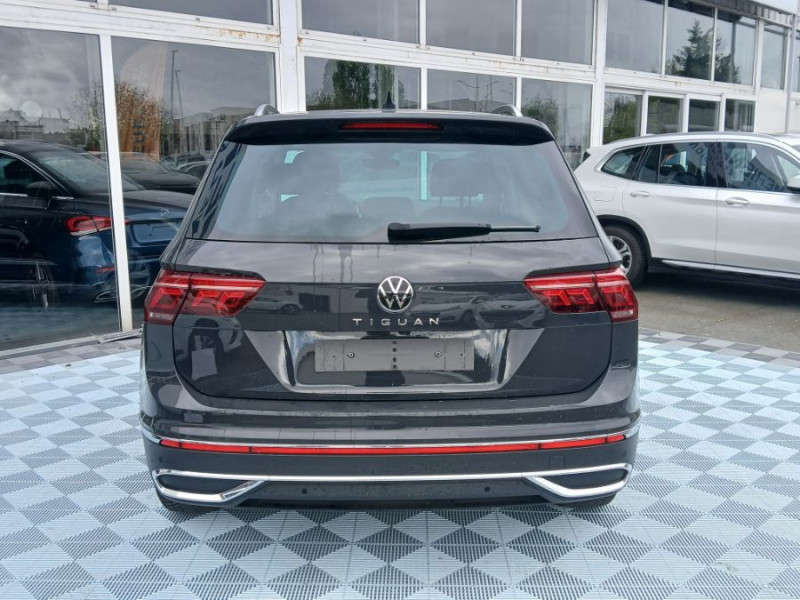 Photo 11 de l'offre de VOLKSWAGEN TIGUAN II (2) 2.0 TDI 150 DSG 2WD ELEGANCE TOE GPS Camera ACC Hayon EL. JA18 1ère Main à 33950€ chez Mérignac auto