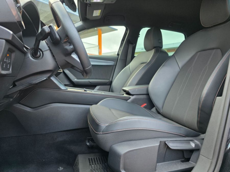 Photo 5 de l'offre de CUPRA LEON NEW IV 1.5 eTSI 150 DSG V GPS Camera JA18 SC Key Less à 30450€ chez Mérignac auto
