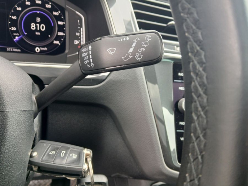 Photo 20 de l'offre de VOLKSWAGEN TIGUAN II (2) 2.0 TDI 150 DSG 2WD ELEGANCE TOE GPS Camera ACC Hayon EL. JA18 1ère Main à 33950€ chez Mérignac auto