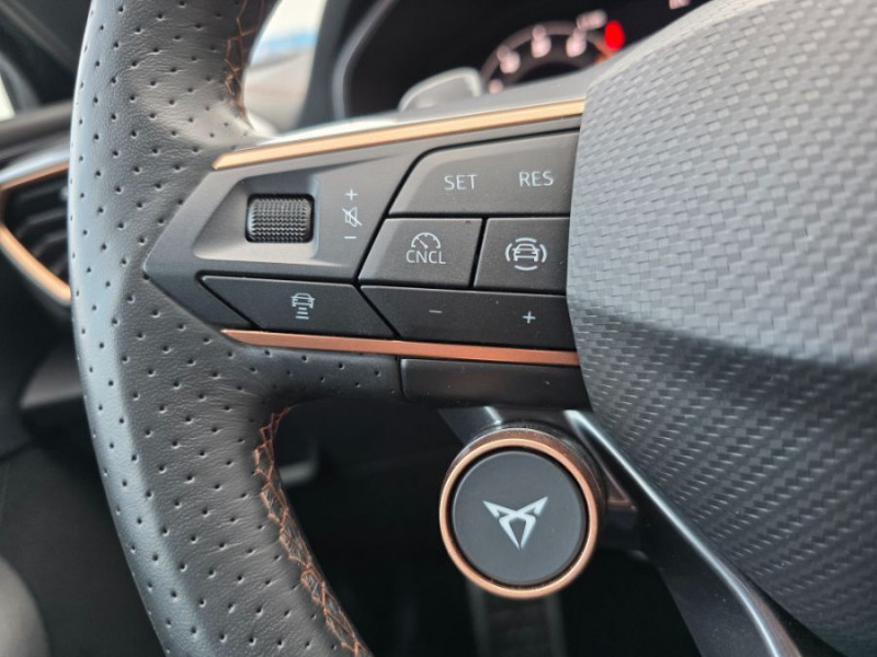 Photo 18 de l'offre de CUPRA LEON NEW IV 1.5 eTSI 150 DSG V GPS Camera JA18 SC Key Less à 30450€ chez Mérignac auto