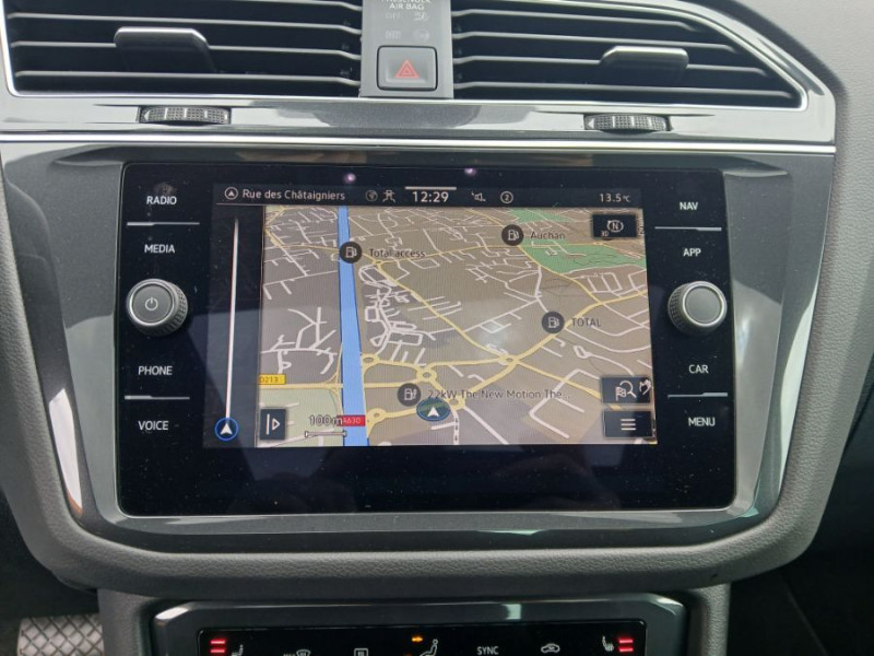 Photo 6 de l'offre de VOLKSWAGEN TIGUAN II (2) 2.0 TDI 150 DSG 2WD ELEGANCE TOE GPS Camera ACC Hayon EL. JA18 1ère Main à 33950€ chez Mérignac auto