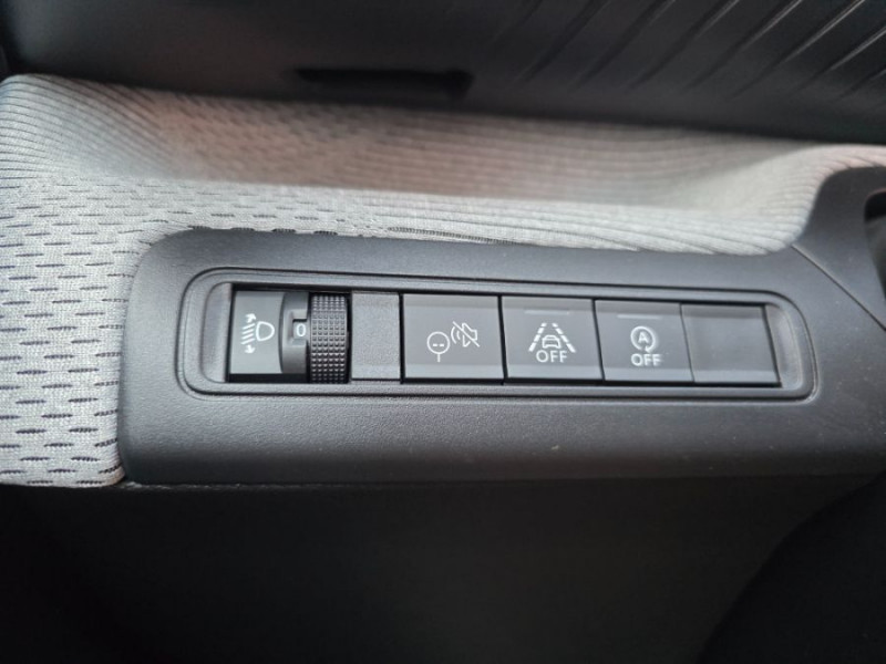 Photo 36 de l'offre de CITROEN C3 NEW 1.2 PureTech 100 BVM6 MAX GPS Camera à 17850€ chez Mérignac auto