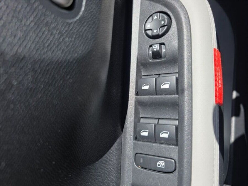 Photo 29 de l'offre de CITROEN C3 NEW 1.2 PureTech 100 BVM6 MAX GPS Camera à 17850€ chez Mérignac auto