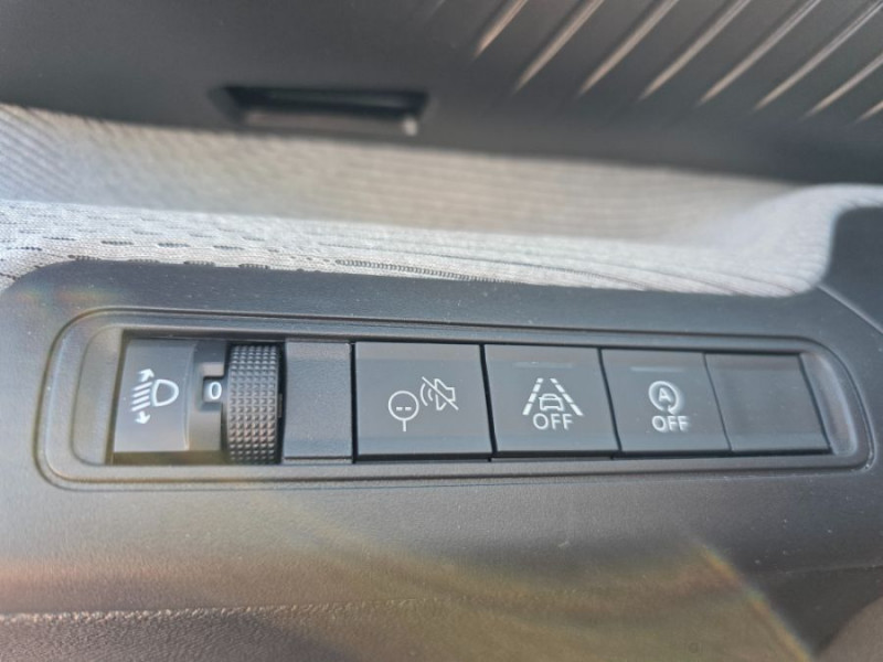 Photo 27 de l'offre de CITROEN C3 NEW 1.2 PureTech 100 BVM6 MAX GPS Camera à 17850€ chez Mérignac auto