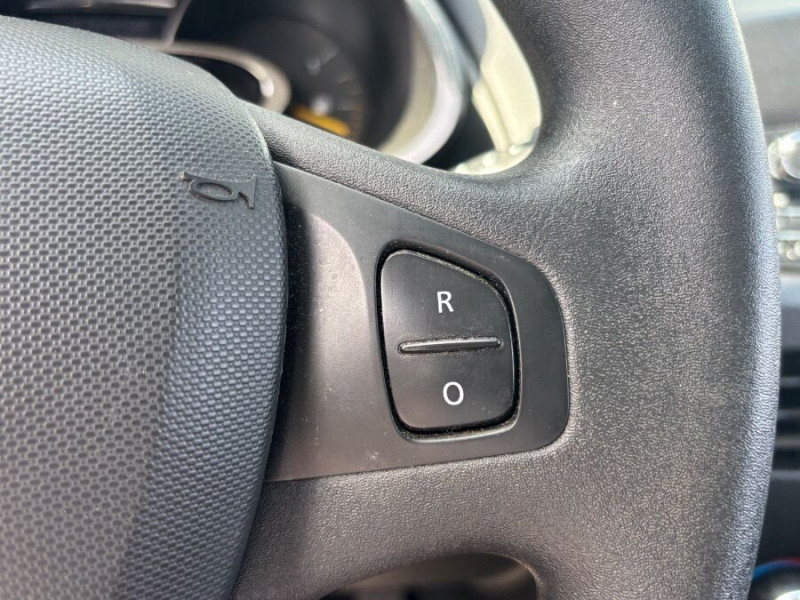 Photo 16 de l'offre de RENAULT CLIO IV 1.5 DCI 75 ECO ZEN Bluetooth Régul à 7450€ chez Mérignac auto