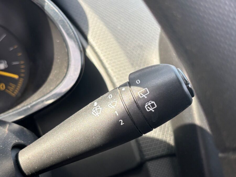 Photo 18 de l'offre de RENAULT CLIO IV 1.5 DCI 75 ECO ZEN Bluetooth Régul à 7450€ chez Mérignac auto