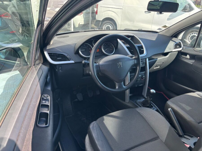 Photo 15 de l'offre de PEUGEOT 207 SOCIETE 1.4 HDI 68 SOCIETE 2Places Ph.2 CLIM Attel. DISTRI Neuve à 5980€ chez Mérignac auto