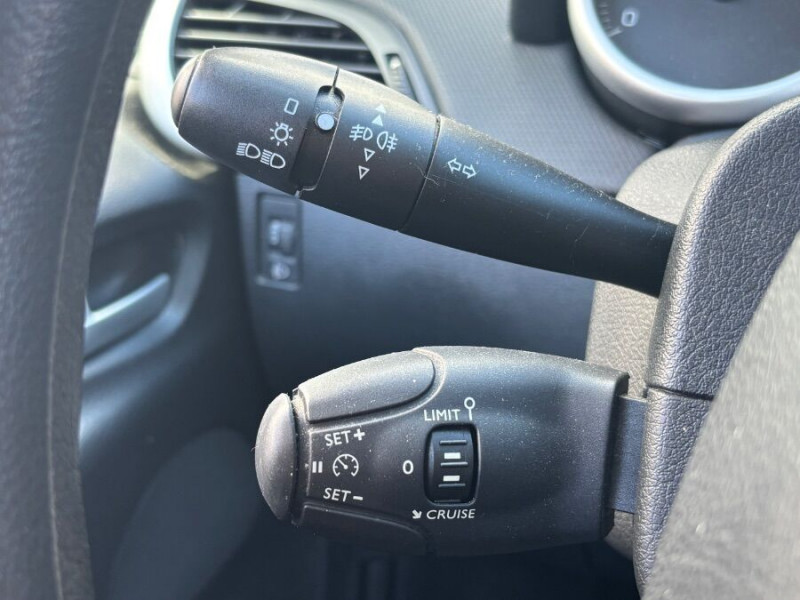 Photo 19 de l'offre de PEUGEOT 207 SOCIETE 1.4 HDI 68 SOCIETE 2Places Ph.2 CLIM Attel. DISTRI Neuve à 5980€ chez Mérignac auto
