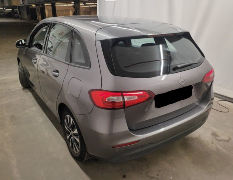 Photo 11 de l'offre de MERCEDES-BENZ CLASSE B 180 Ess. 136cv BVM6 BUSINESS GPS SC Camera Attel. 1ère Main à 21750€ chez Mérignac auto