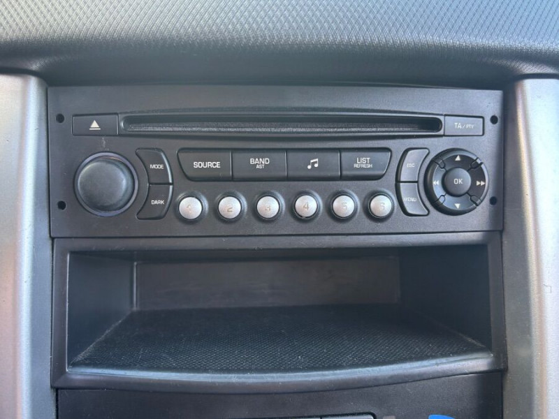 Photo 21 de l'offre de PEUGEOT 207 SOCIETE 1.4 HDI 68 SOCIETE 2Places Ph.2 CLIM Attel. DISTRI Neuve à 5980€ chez Mérignac auto