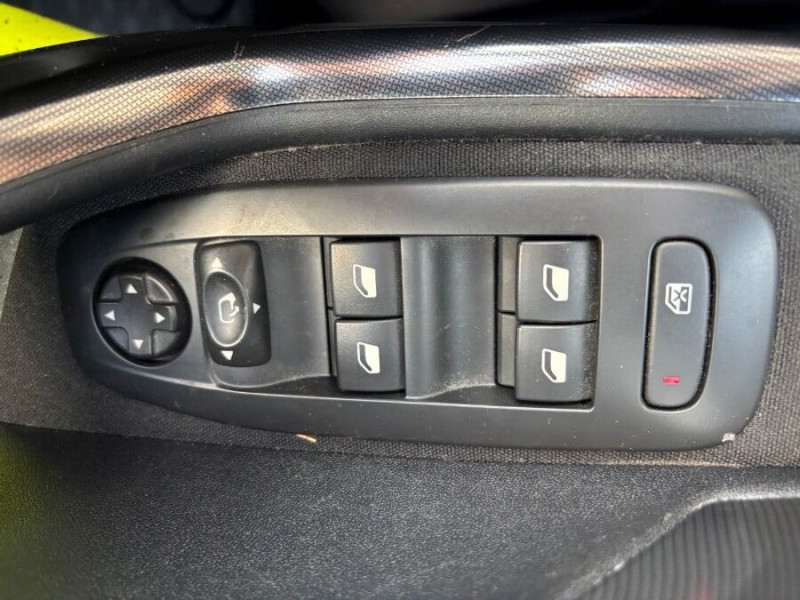 Photo 16 de l'offre de PEUGEOT 2008 1.6 BlueHDI 100 ALLURE GPS Camera Attel. à 10750€ chez Mérignac auto