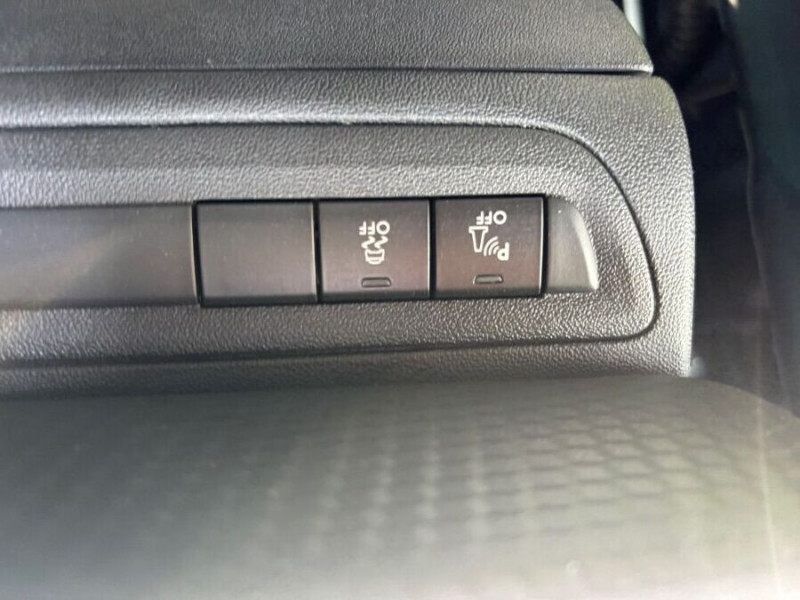 Photo 18 de l'offre de PEUGEOT 2008 1.6 BlueHDI 100 ALLURE GPS Camera Attel. à 10750€ chez Mérignac auto