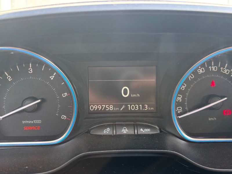 Photo 19 de l'offre de PEUGEOT 2008 1.6 BlueHDI 100 ALLURE GPS Camera Attel. à 10750€ chez Mérignac auto