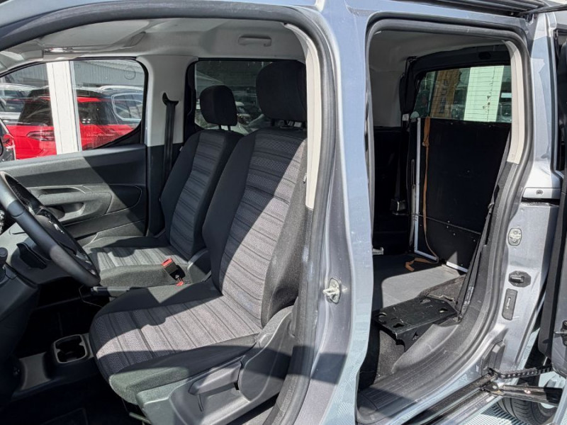 Photo 5 de l'offre de OPEL COMBO LIFE 1.5 DIESEL 130 EAT8 Equipé TPMR Nbses Options à 31900€ chez Mérignac auto