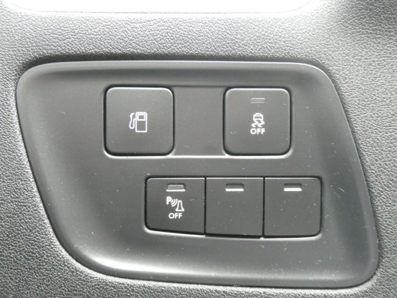 Photo 18 de l'offre de CITROEN C4 1.2 PureTech 110 FEEL CLIM Auto Radar Bluetooth à 9950€ chez Mérignac auto