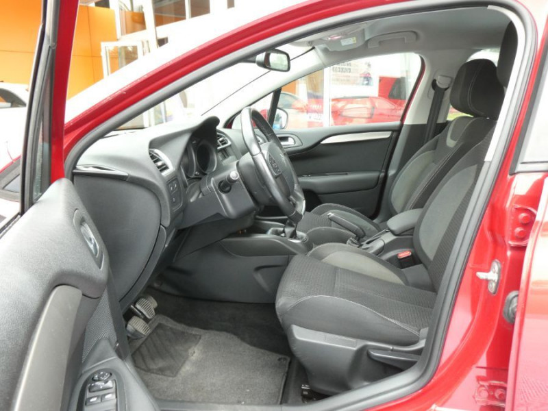 Photo 12 de l'offre de CITROEN C4 1.2 PureTech 110 FEEL CLIM Auto Radar Bluetooth à 9950€ chez Mérignac auto