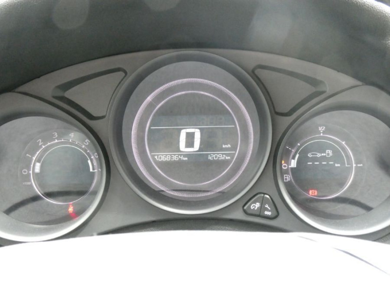 Photo 19 de l'offre de CITROEN C4 1.2 PureTech 110 FEEL CLIM Auto Radar Bluetooth à 9950€ chez Mérignac auto