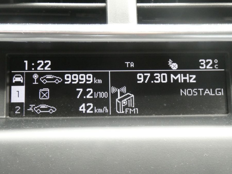 Photo 16 de l'offre de CITROEN C4 1.2 PureTech 110 FEEL CLIM Auto Radar Bluetooth à 9950€ chez Mérignac auto