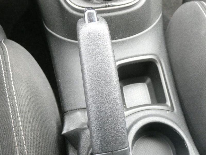 Photo 21 de l'offre de CITROEN C4 1.2 PureTech 110 FEEL CLIM Auto Radar Bluetooth à 9950€ chez Mérignac auto