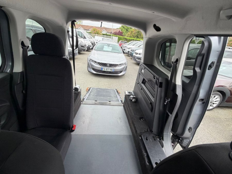 Photo 8 de l'offre de OPEL COMBO LIFE 1.5 DIESEL 130 EAT8 Equipé TPMR Nbses Options à 31900€ chez Mérignac auto