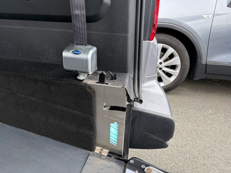 Photo 38 de l'offre de OPEL COMBO LIFE 1.5 DIESEL 130 EAT8 Equipé TPMR Nbses Options à 31900€ chez Mérignac auto