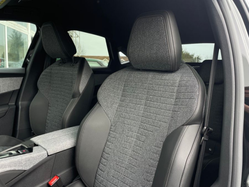 Photo 19 de l'offre de PEUGEOT 3008 HYBRID 145 e-DCS6 ALLURE Panoramic Pack 360° VDA à 31690€ chez Mérignac auto