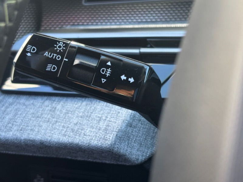 Photo 19 de l'offre de PEUGEOT 3008 HYBRID 145 e-DCS6 GT EXCLUSIVE Alcantara 360° à 34690€ chez Mérignac auto