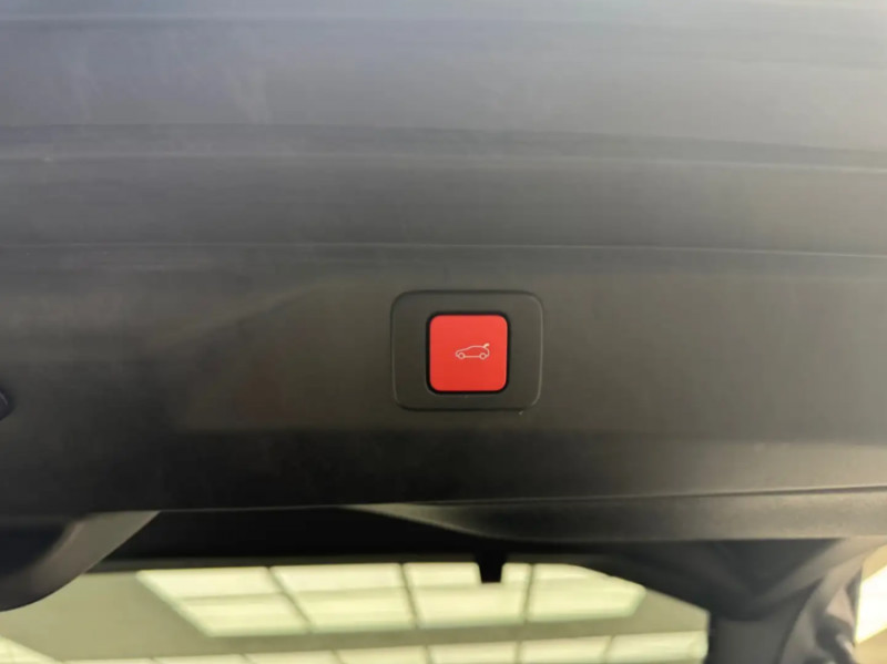 Photo 17 de l'offre de PEUGEOT 3008 HYBRID 145 e-DCS6 GT Hayon Elect. LED Pixel SC à 32950€ chez Mérignac auto
