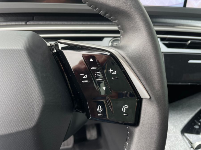 Photo 13 de l'offre de PEUGEOT 3008 HYBRID 145 e-DCS6 ALLURE Panoramic Pack 360° VDA à 31690€ chez Mérignac auto