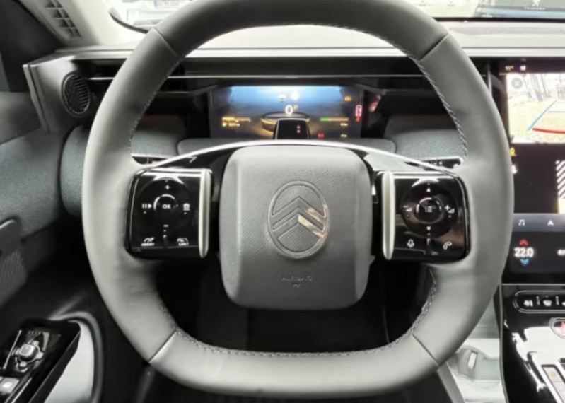 Photo 9 de l'offre de CITROEN C5 AIRCROSS NEW 1.2 HYBRIDE 145 EAT8 PLUS PACK Techno Hayon EL. à 30850€ chez Mérignac auto