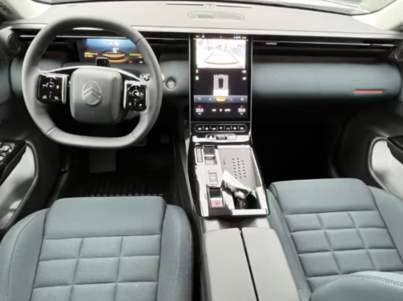 Photo 4 de l'offre de CITROEN C5 AIRCROSS NEW 1.2 HYBRIDE 145 EAT8 PLUS PACK Techno Hayon EL. à 30850€ chez Mérignac auto