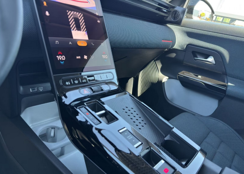 Photo 14 de l'offre de CITROEN C5 AIRCROSS NEW 1.2 HYBRIDE 145 EAT8 PLUS PACK Techno Hayon EL. à 30850€ chez Mérignac auto