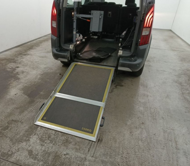 Photo 4 de l'offre de PEUGEOT RIFTER XL LONG 1.5 BlueHDi 130 EAT8 ALLURE Equipé TPMR 6PL à 35500€ chez Mérignac auto